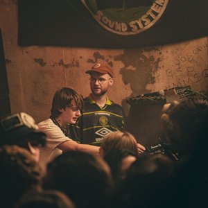 Your 2 hour monthly fix of a soundsystem style radio set.
Expect the best in local soundsystem MC's and selectors with genres ranging from;
Reggae, Dub, Dubstep to Jungle, DnB System of Sound